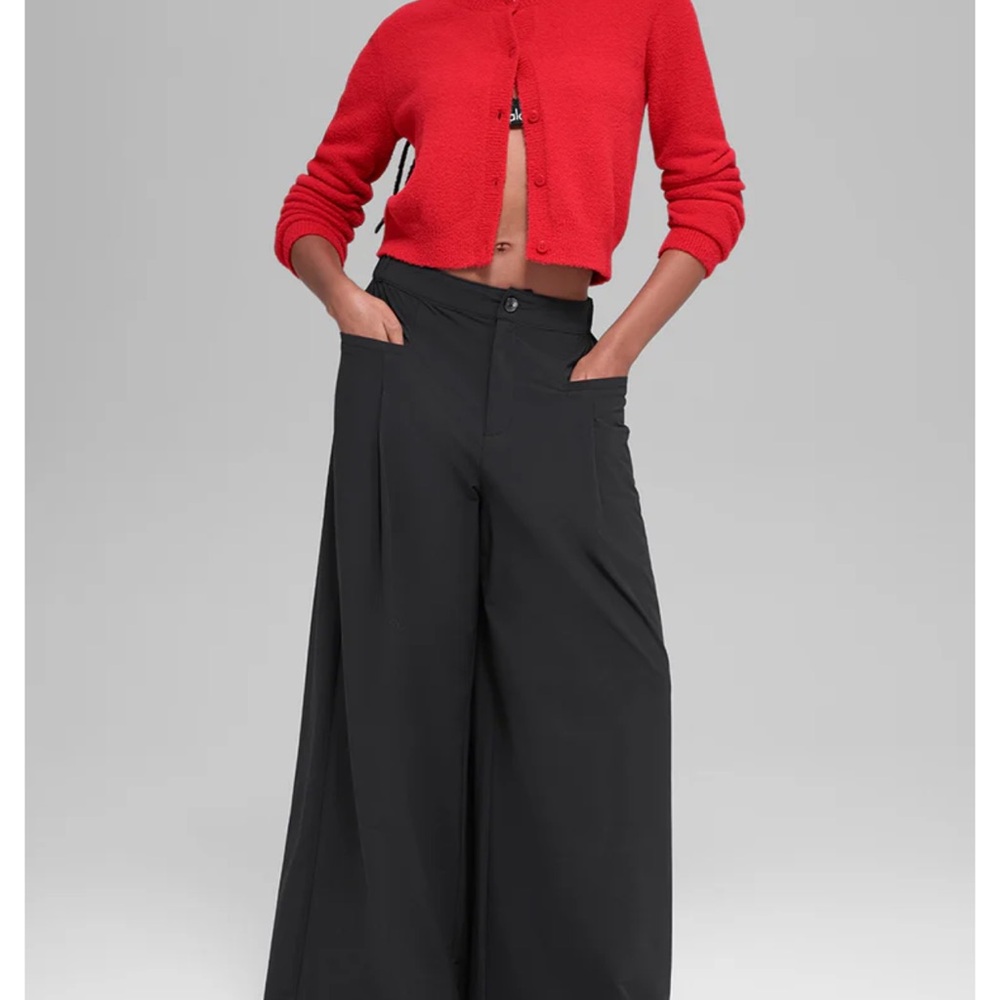 ALO SMALL. MAIN ACT WIDE LEG TROUSER